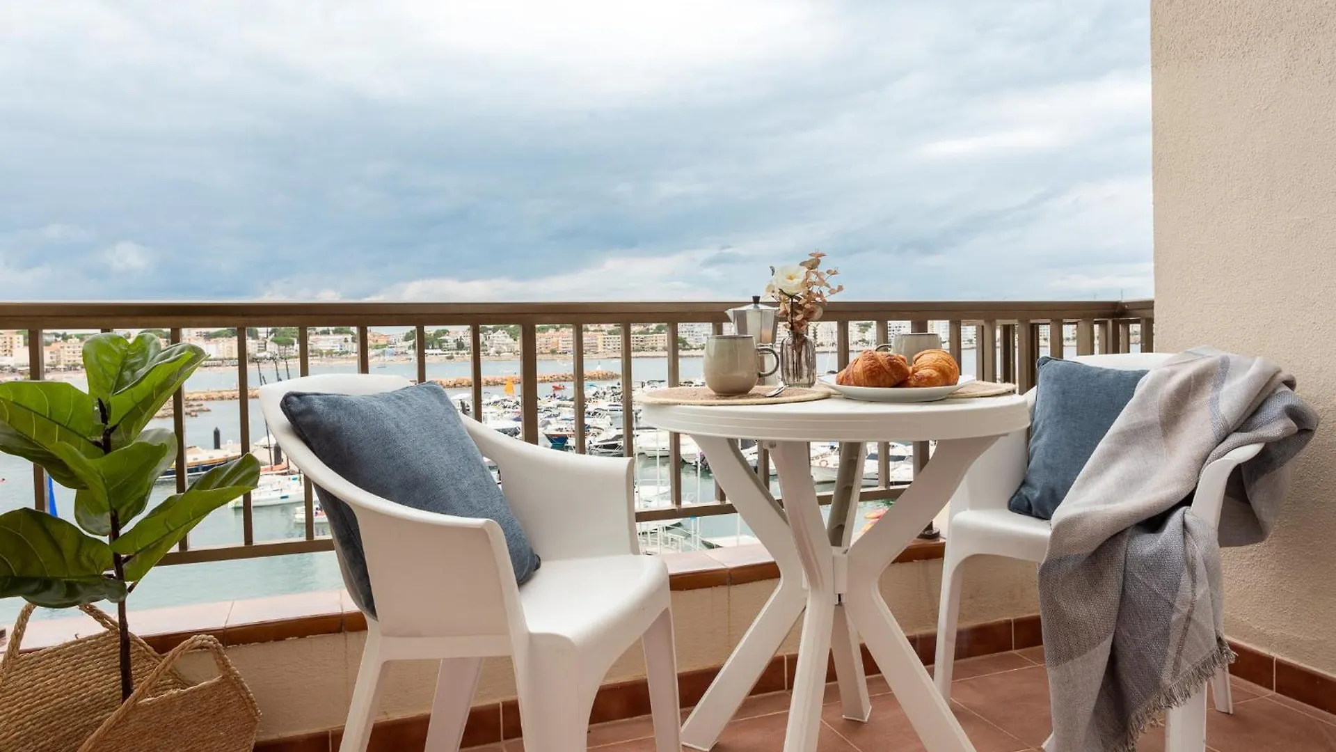 Estudio Con Terraza Lorena L' Escala 0*,  Espagne